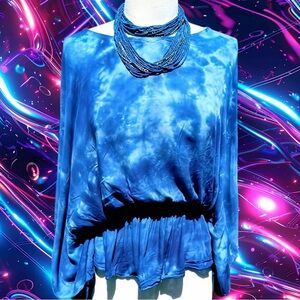 PEACEFUL PEOPLE BLUE TYE DYE LIGHT OPEN ARM TOP -L - NEW !
💙🦋